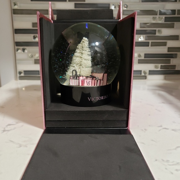 Victoria's Secret 2019 Holiday Snow Globe - Picture 2 of 4